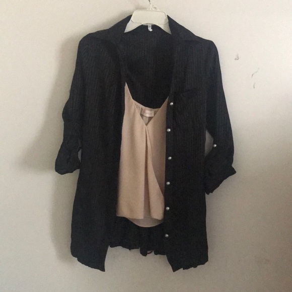 Black T-shirt with caramel tank top - Picture 2 of 6